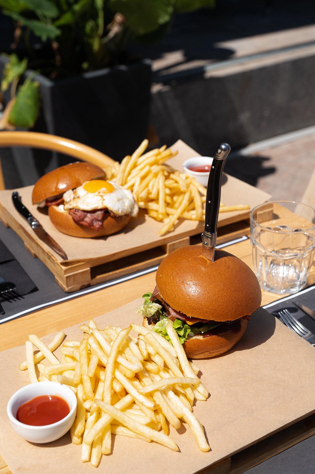 Draft beers and beverages served on wooden tray